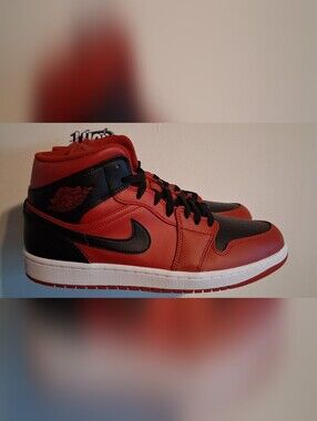 Jordan 1 Retro Mid